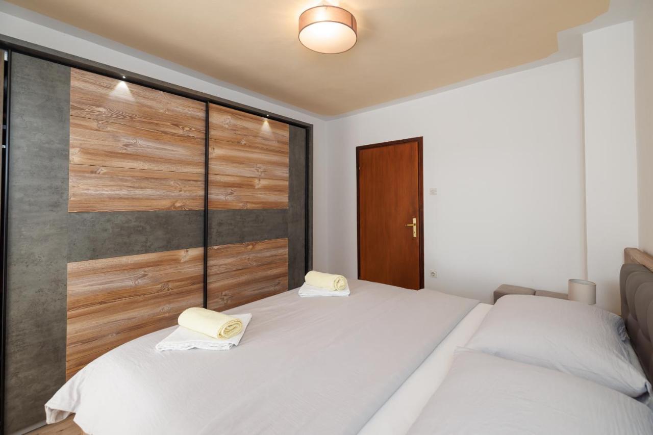 Spacious And Modern App With Big Terrace Malinska Bagian luar foto