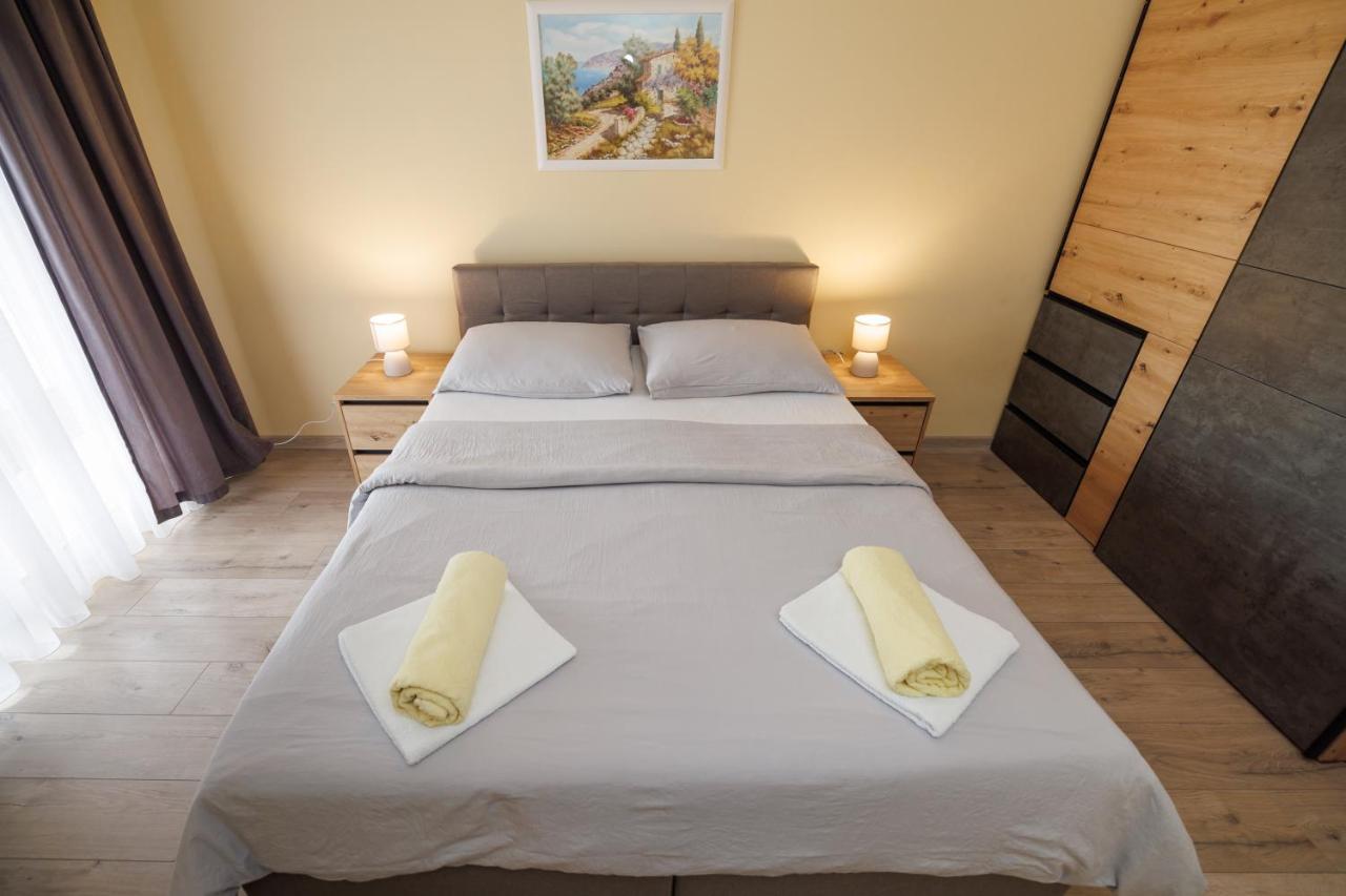 Spacious And Modern App With Big Terrace Malinska Bagian luar foto