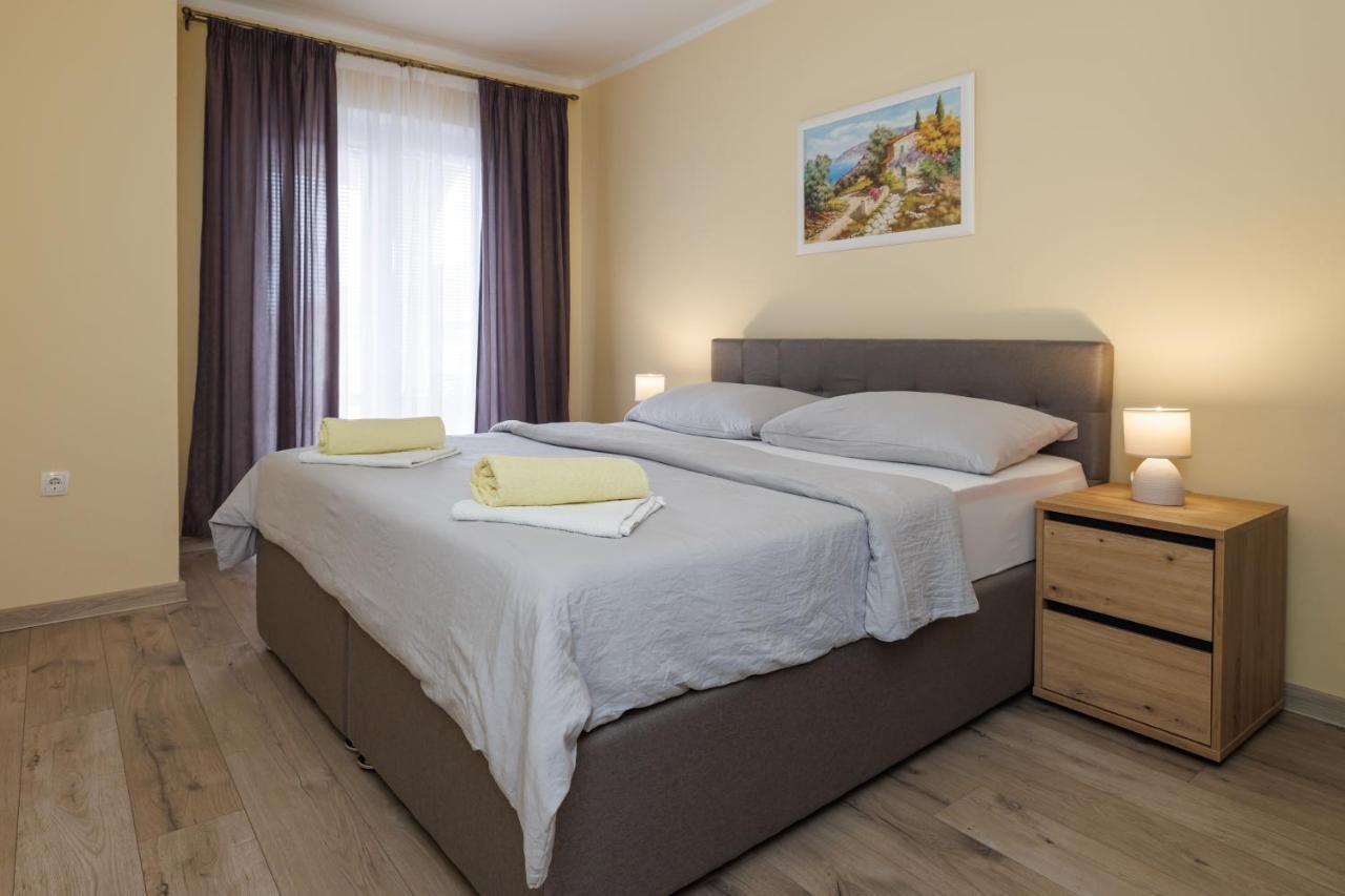 Spacious And Modern App With Big Terrace Malinska Bagian luar foto