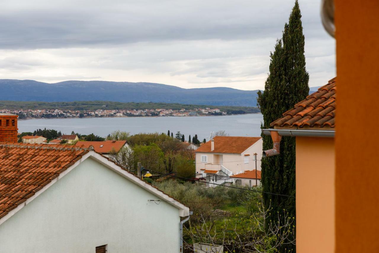 Spacious And Modern App With Big Terrace Malinska Bagian luar foto